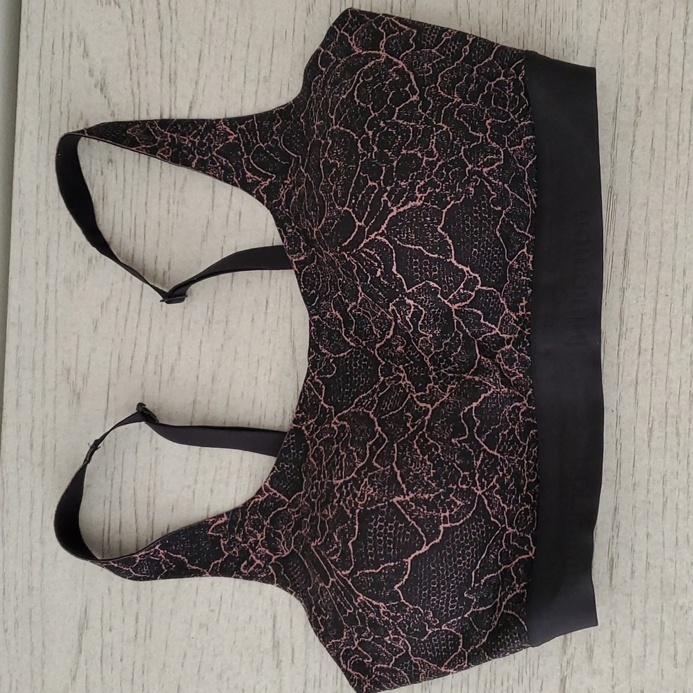 Lululemon sports bra